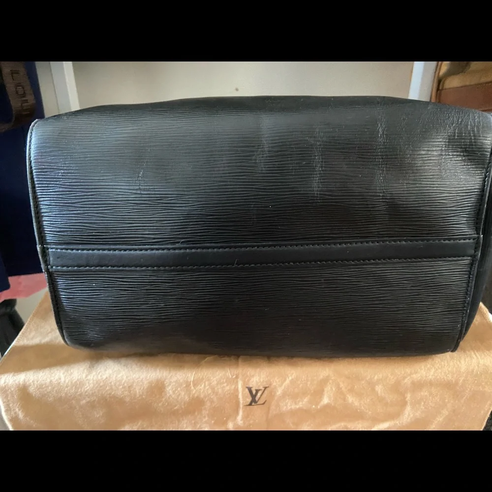 LV Epi Black Boston - Picture 5 of 6